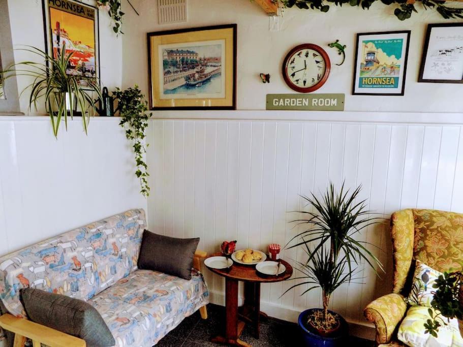 Spacious Charming Cottage Near Lake And Sea ホーンジー エクステリア 写真