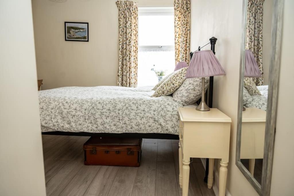 Spacious Charming Cottage Near Lake And Sea ホーンジー エクステリア 写真