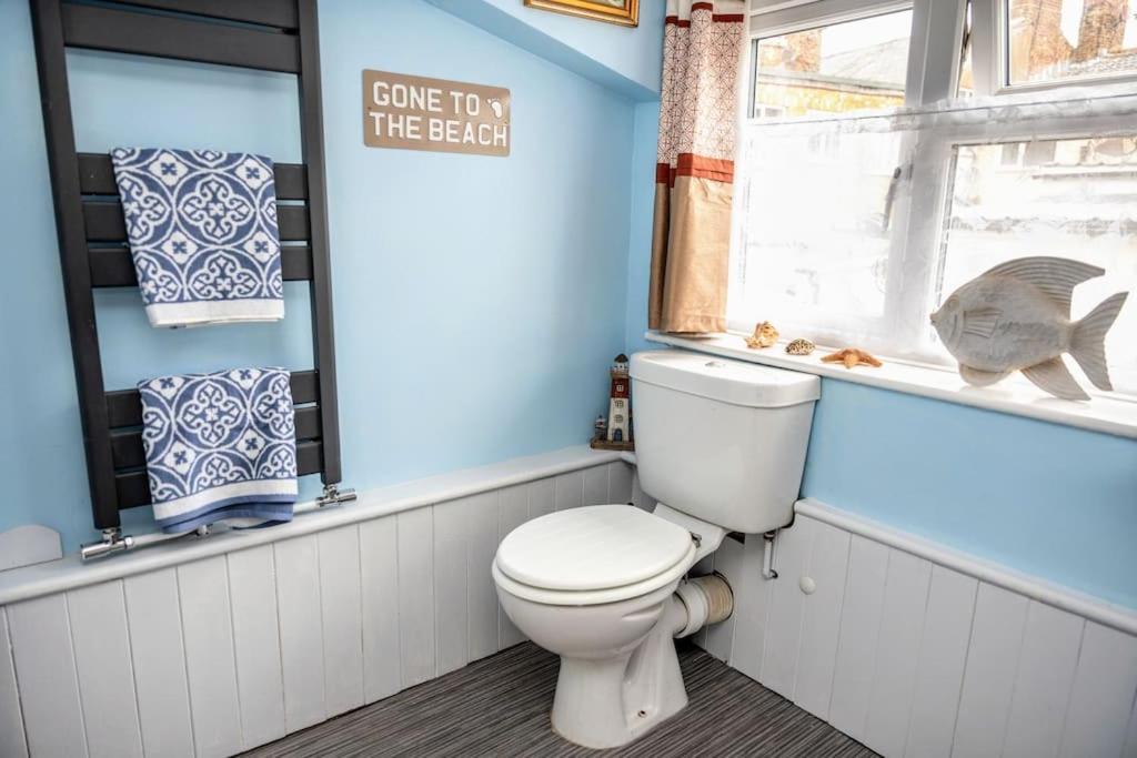 Spacious Charming Cottage Near Lake And Sea ホーンジー エクステリア 写真